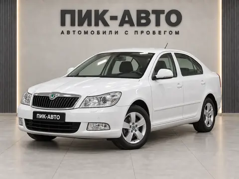 Skoda Octavia 2011, вид спереди