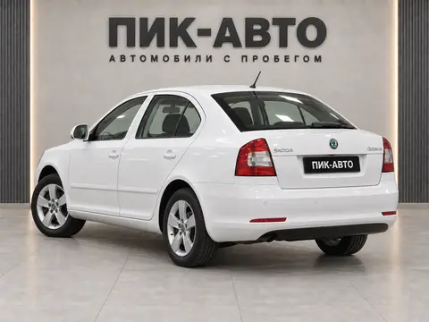 Skoda Octavia 2011, вид сзади