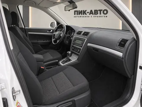 Skoda Octavia 2011, салон