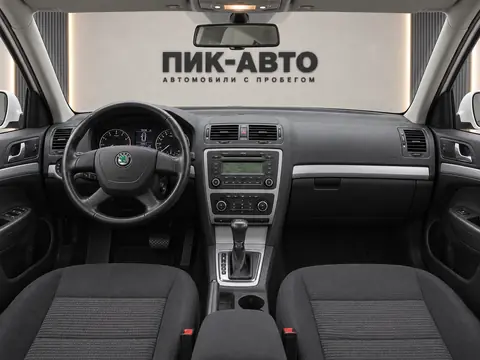 Skoda Octavia 2011, панель приборов
