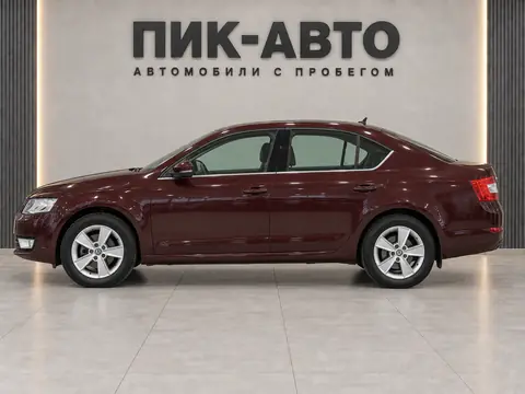 Skoda Octavia 2013, вид сбоку