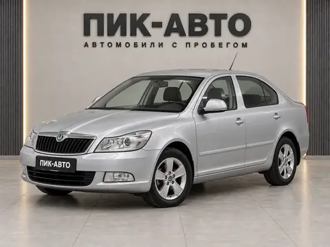 Skoda Octavia 2011, вид спереди