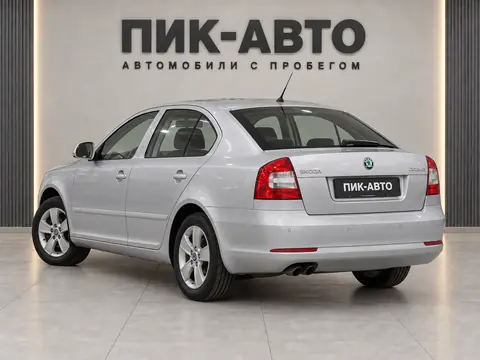 Skoda Octavia 2011, вид сзади
