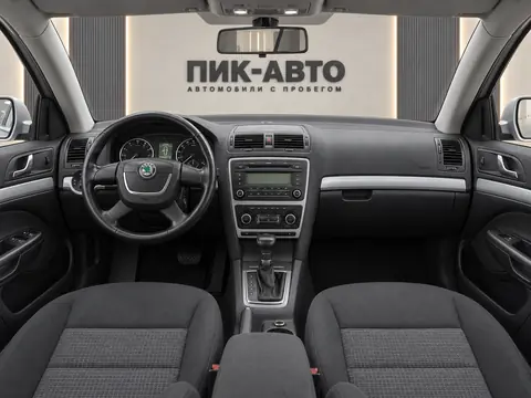 Skoda Octavia 2011, панель приборов