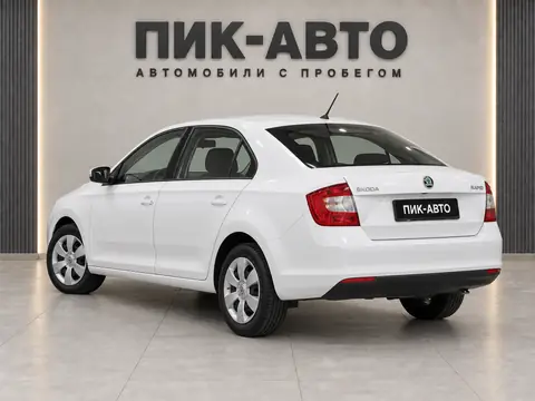 Skoda Rapid 2016, вид сзади