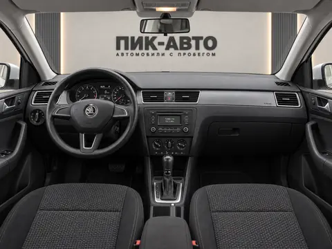 Skoda Rapid 2016, панель приборов