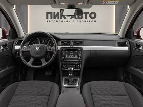 Skoda Superb 2013, панель приборов