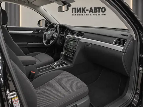 Skoda Superb 2011, салон
