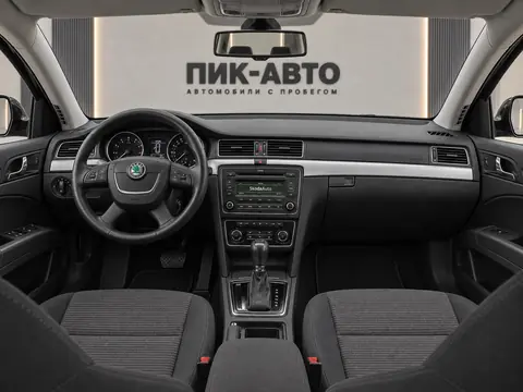 Skoda Superb 2011, панель приборов