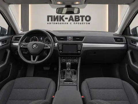 Skoda Superb 2017, панель приборов