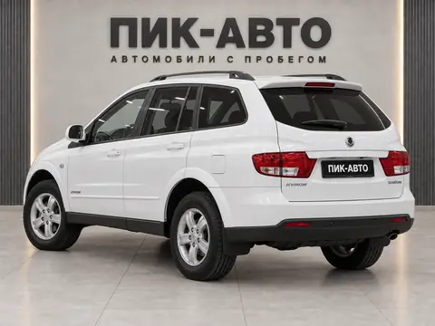 SsangYong Kyron 2011, вид сзади