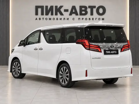 Toyota Alphard 2019, вид сзади