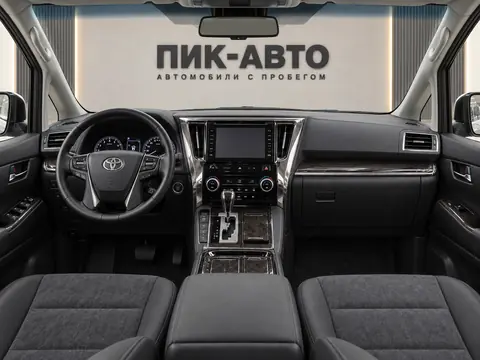Toyota Alphard 2019, панель приборов