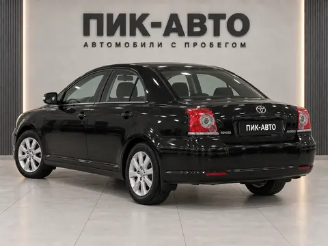 Toyota Avensis 2008, вид сзади