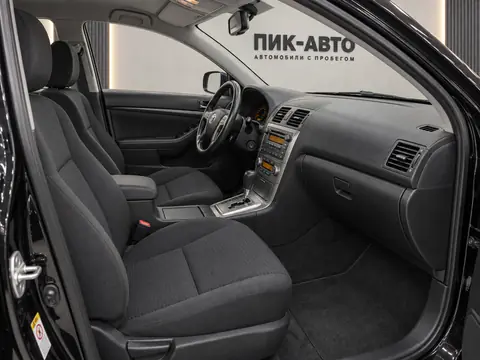 Toyota Avensis 2008, салон