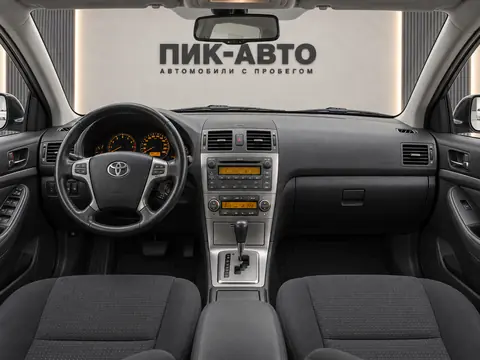 Toyota Avensis 2008, панель приборов