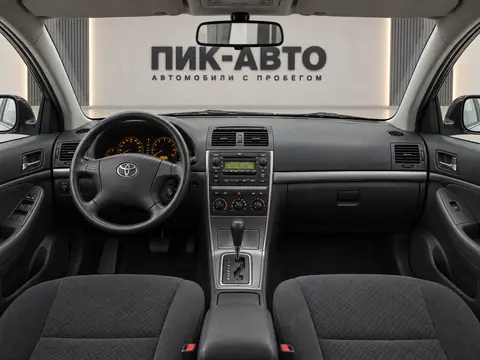 Toyota Avensis 2003, панель приборов