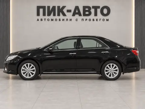 Toyota Camry 2013, вид сбоку