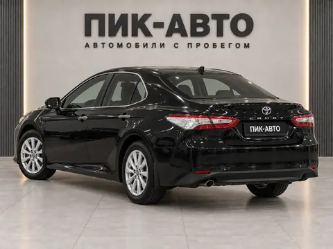 Toyota Camry 2018, вид сзади