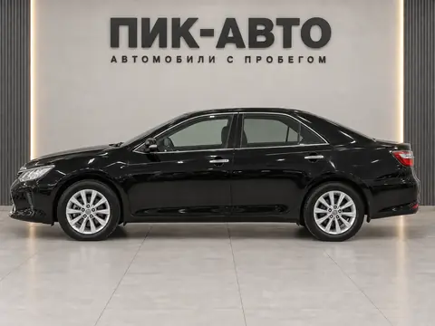 Toyota Camry 2015, вид сбоку