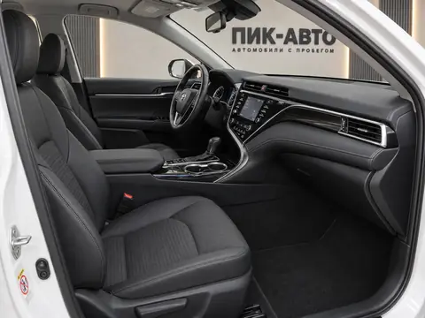 Toyota Camry 2018, салон
