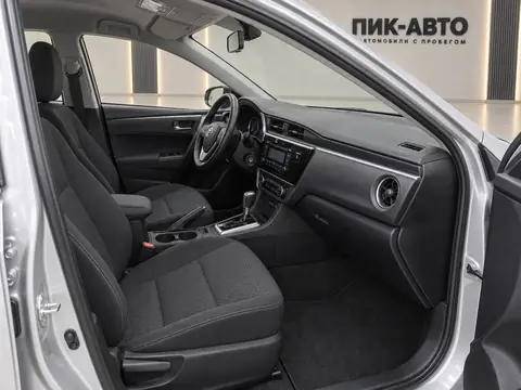 Toyota Corolla 2017, салон