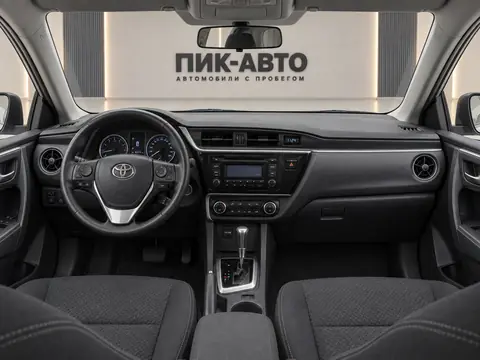 Toyota Corolla 2017, панель приборов