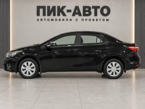 Toyota Corolla 2013, вид сбоку