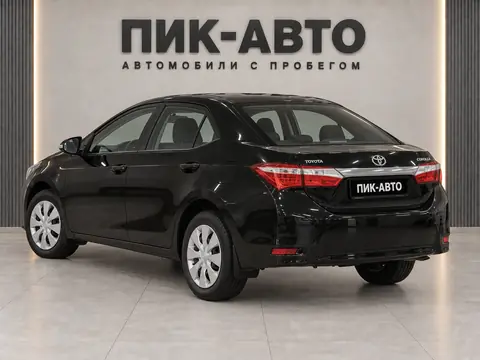 Toyota Corolla 2013, вид сзади