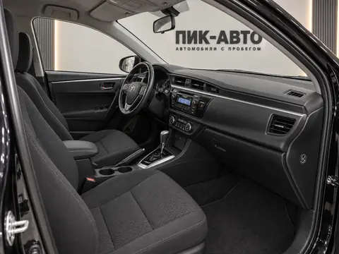 Toyota Corolla 2013, салон