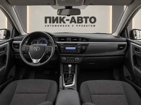 Toyota Corolla 2013, панель приборов
