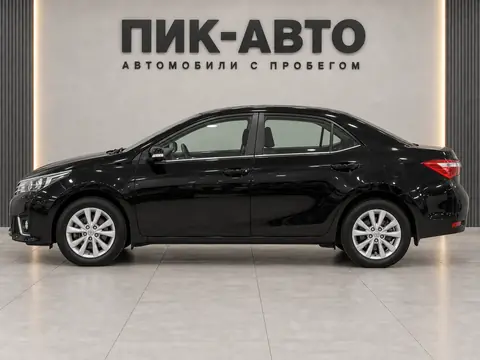 Toyota Corolla 2013, вид сбоку