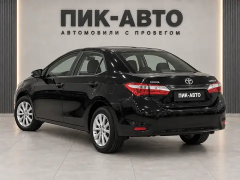 Toyota Corolla 2013, вид сзади