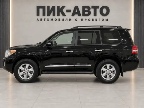 Toyota Land Cruiser 200 2012, вид сбоку