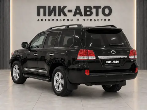 Toyota Land Cruiser 200 2012, вид сзади