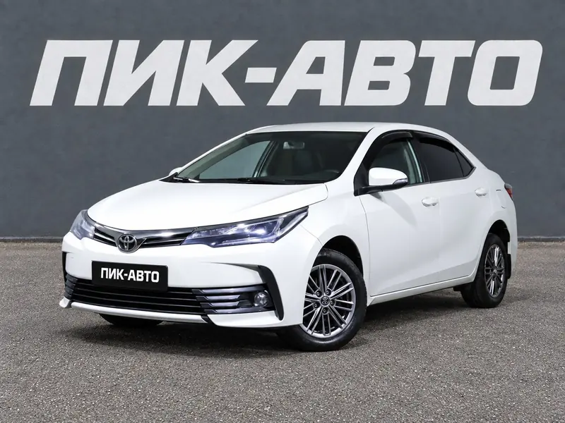 Toyota Corolla 2018 — с пробегом, седан, белый, фото 1
