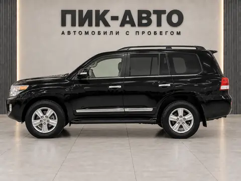 Toyota Land Cruiser 200 2015, вид сбоку