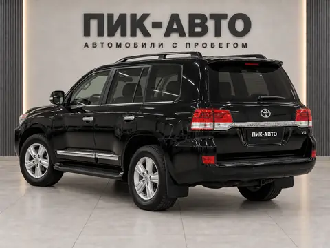 Toyota Land Cruiser 200 2015, вид сзади