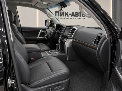 Toyota Land Cruiser 200 2015, салон