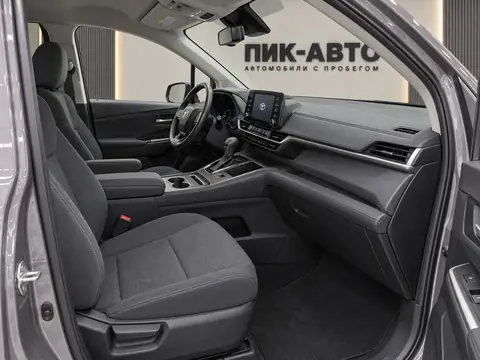 Toyota Sienna 2021, салон