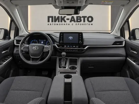Toyota Sienna 2021, панель приборов