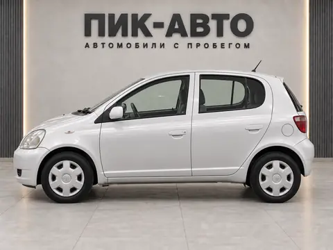 Toyota Vitz 2001, вид сбоку