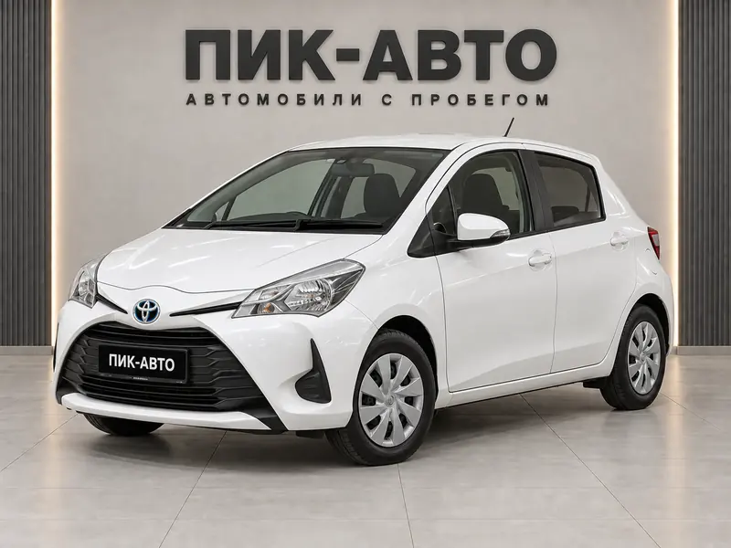 Toyota Vitz 2018 — с пробегом, хэтчбек, белый, вид спереди