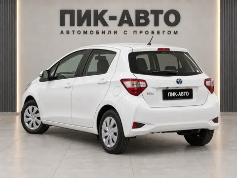 Toyota Vitz 2018, вид сзади