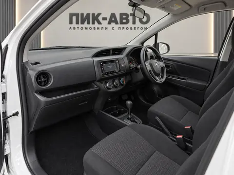 Toyota Vitz 2018, салон
