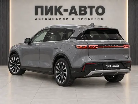 Voyah Free EVR 2023, вид сзади