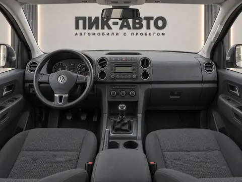 Volkswagen Amarok 2011, панель приборов
