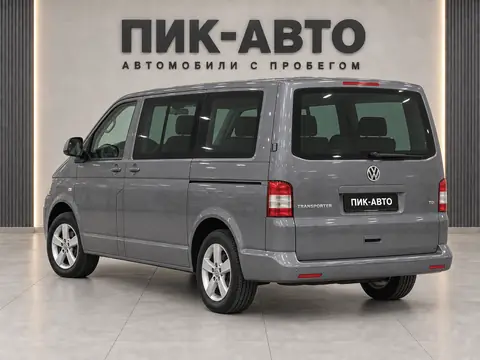 Volkswagen Caravelle 2013, вид сзади