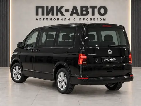 Volkswagen Caravelle 2021, вид сзади