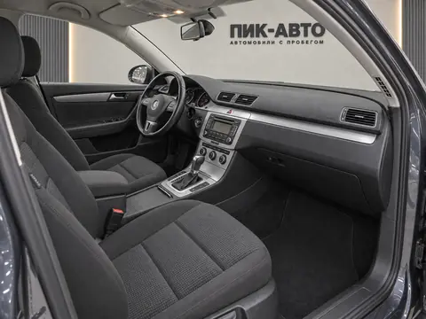 Volkswagen Passat 2010, салон